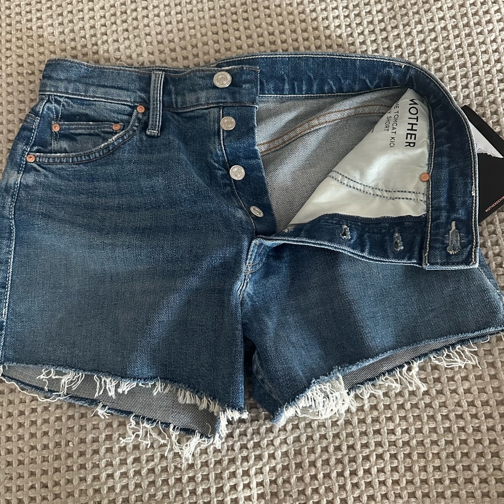 Mother Tomcat kick Jean shorts